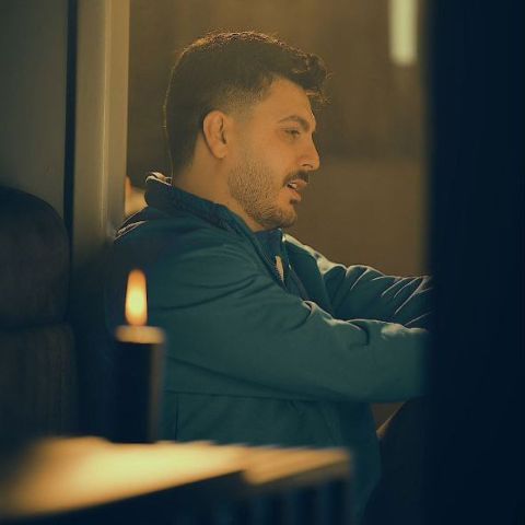 دانلود آهنگ جدید آیهان با عنوان شمع و پروانه